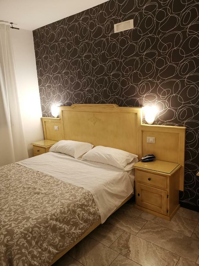 Hotel Clinton Casoria Cameră foto